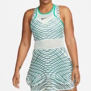 Nike Court Slam DryFit Paris in Green Stripe